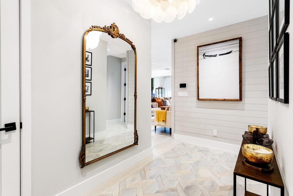 401 Worth Avenue #2020
