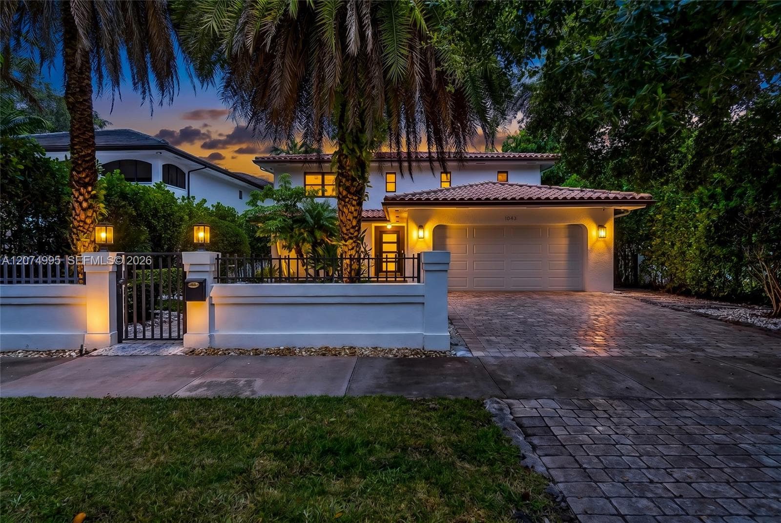 1043 Alfonso Ave photo 2