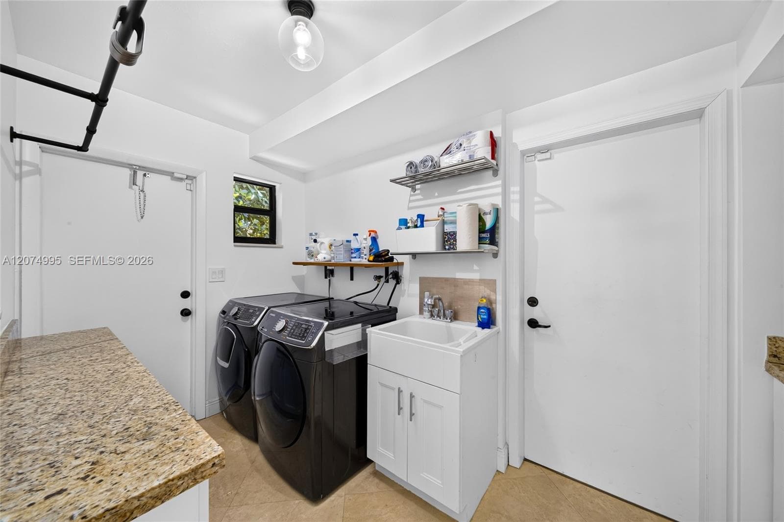 1043 Alfonso Ave photo 26