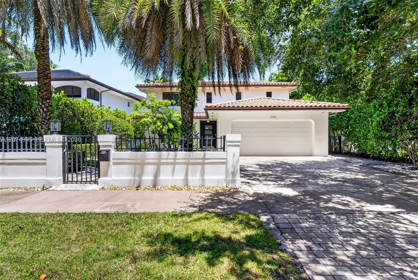 1043 Alfonso Ave photo 1