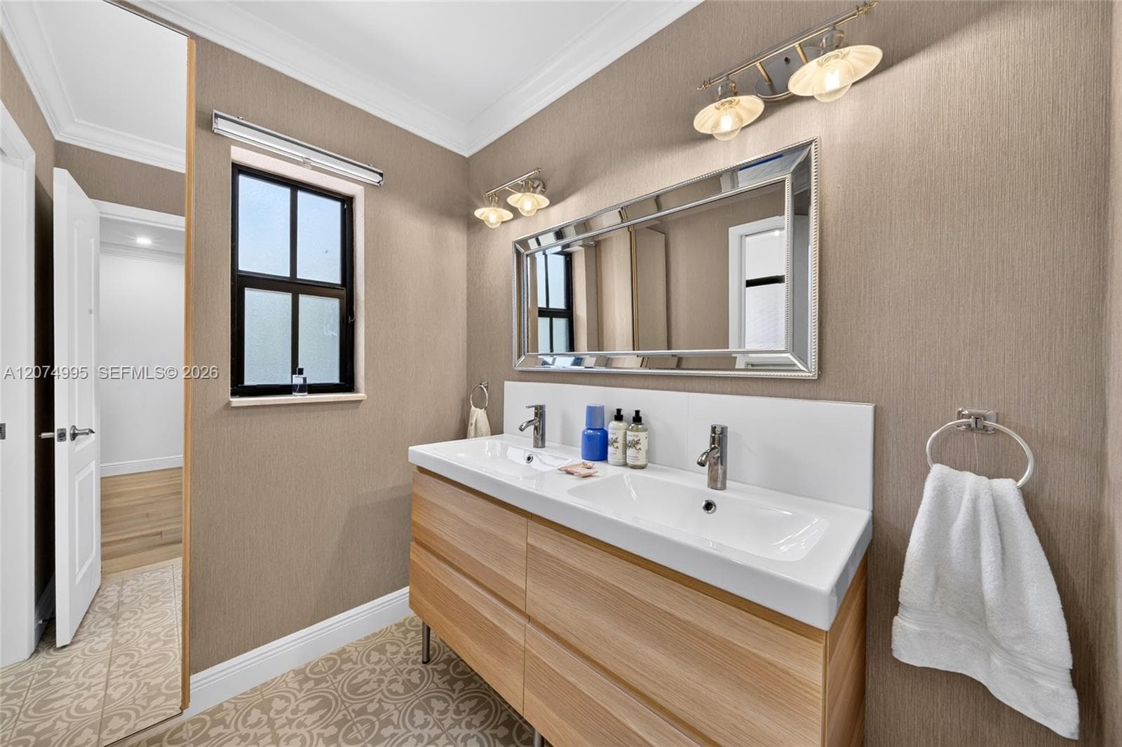 1043 Alfonso Ave photo 20