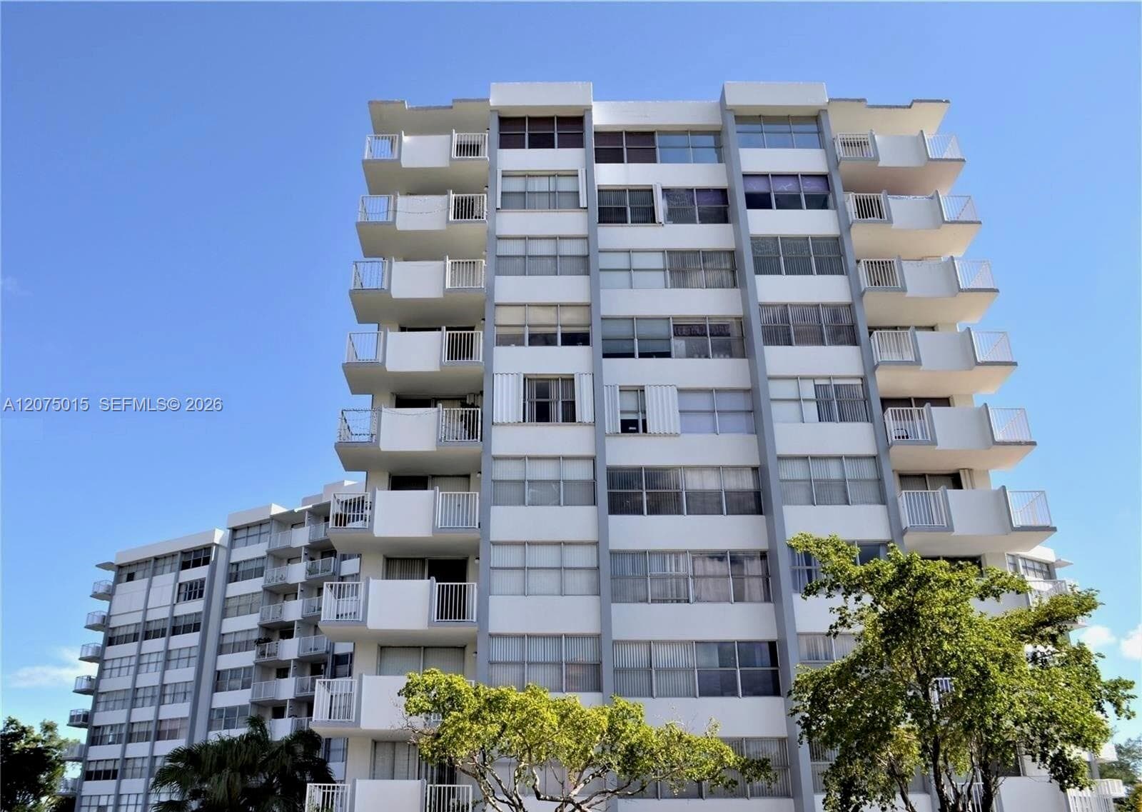 WILSHIRE CONDO · #703E in Miami - Photo 17