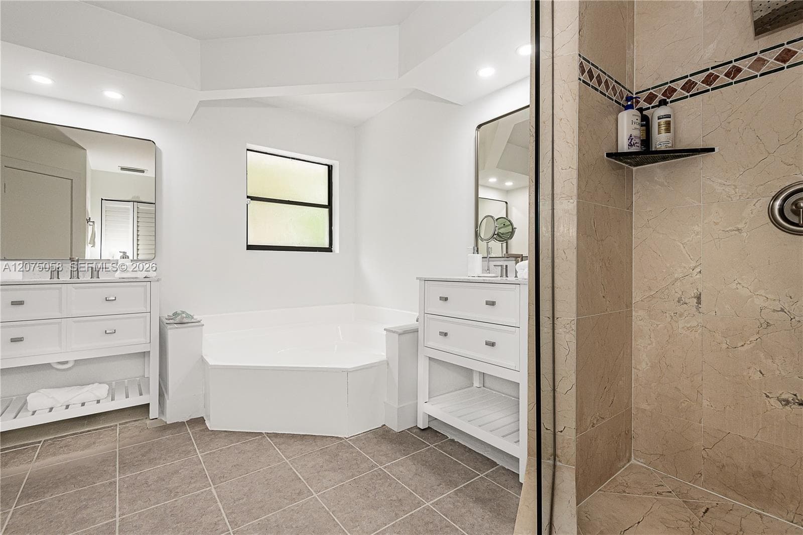 216 SE 9th St photo 14