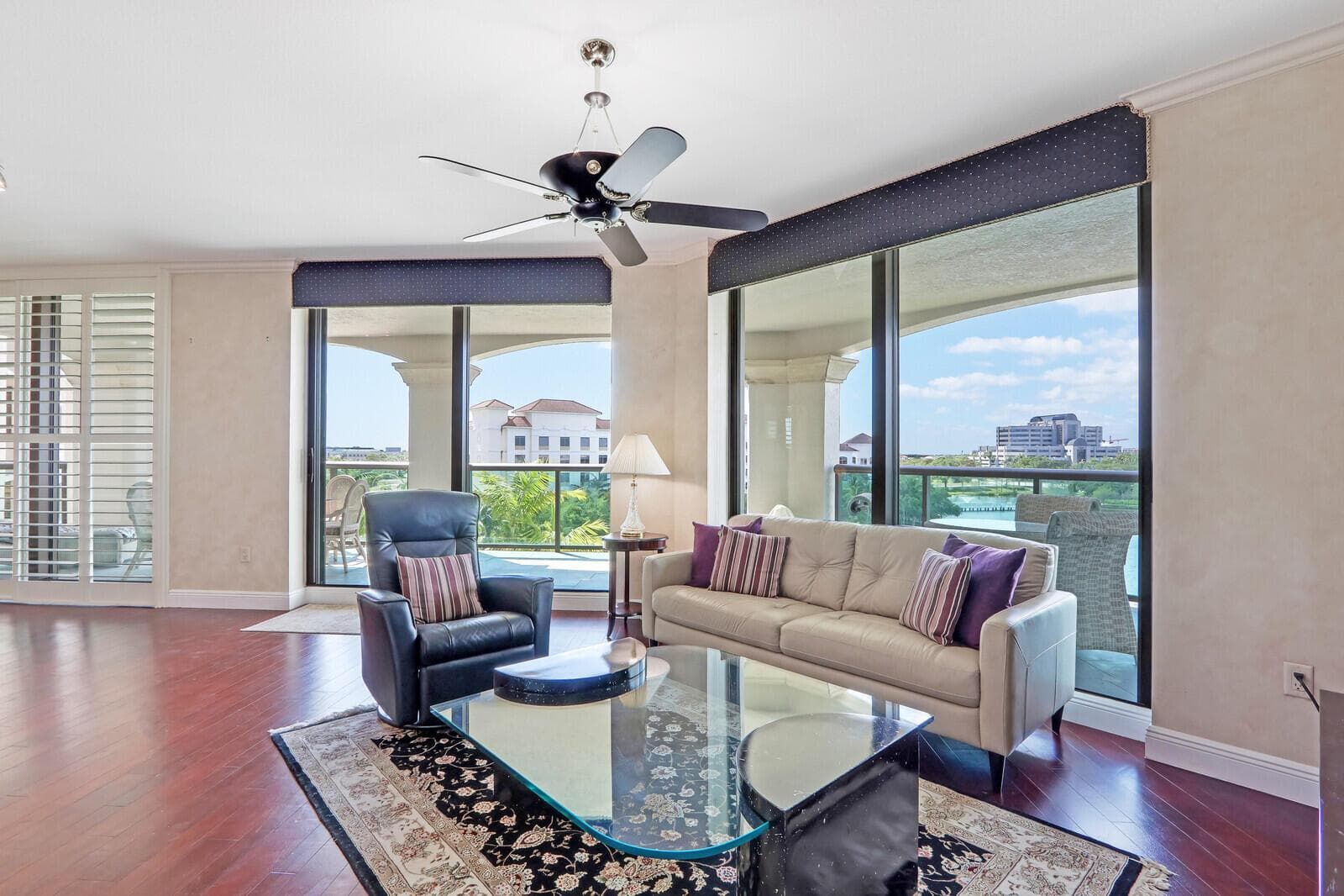 Sitting Room Area