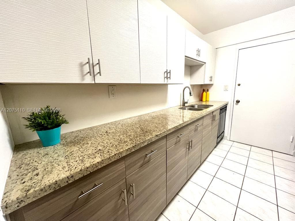 THE CARRIAGE HOUSE CONDO · #311 in Miami Beach - Photo 4