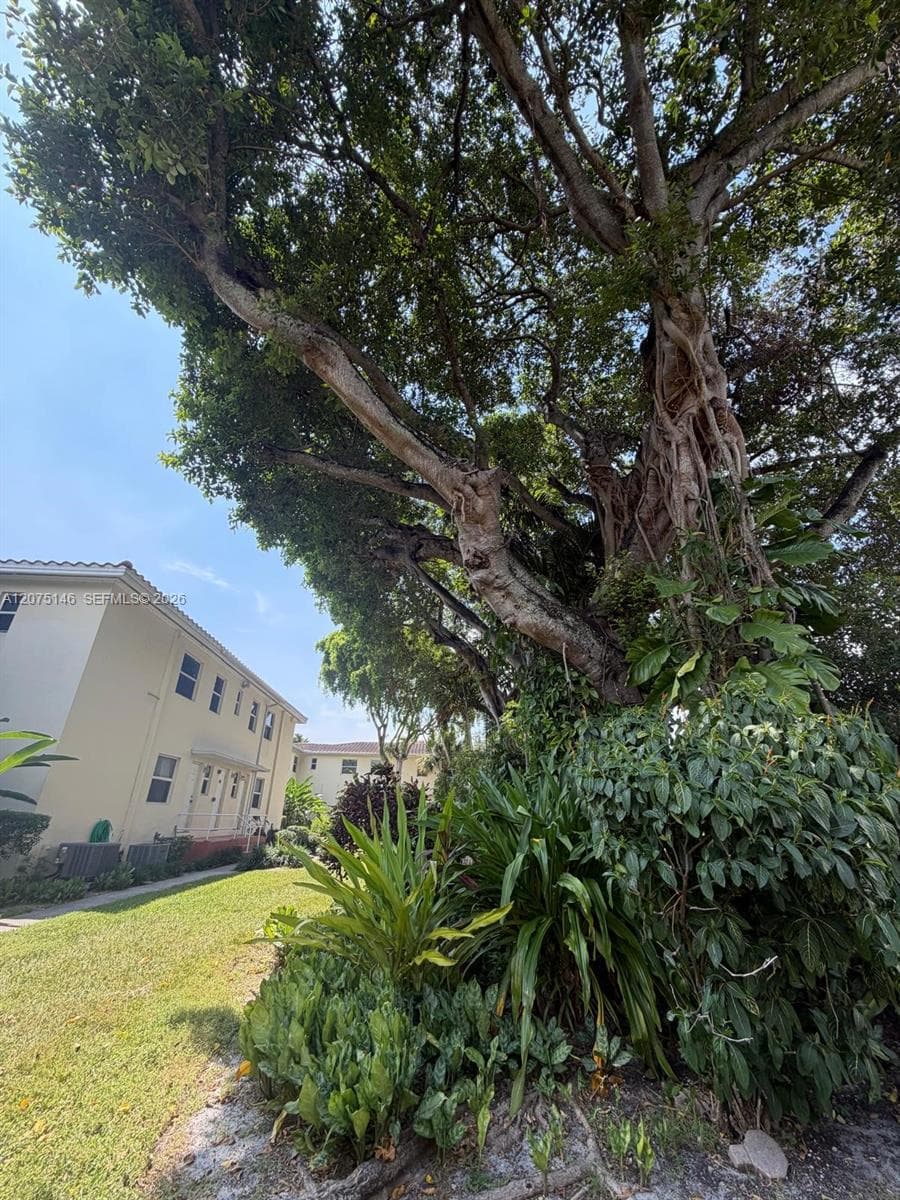 SHORES PLAZA EAST CONDO · #2K in Miami Shores - Photo 3