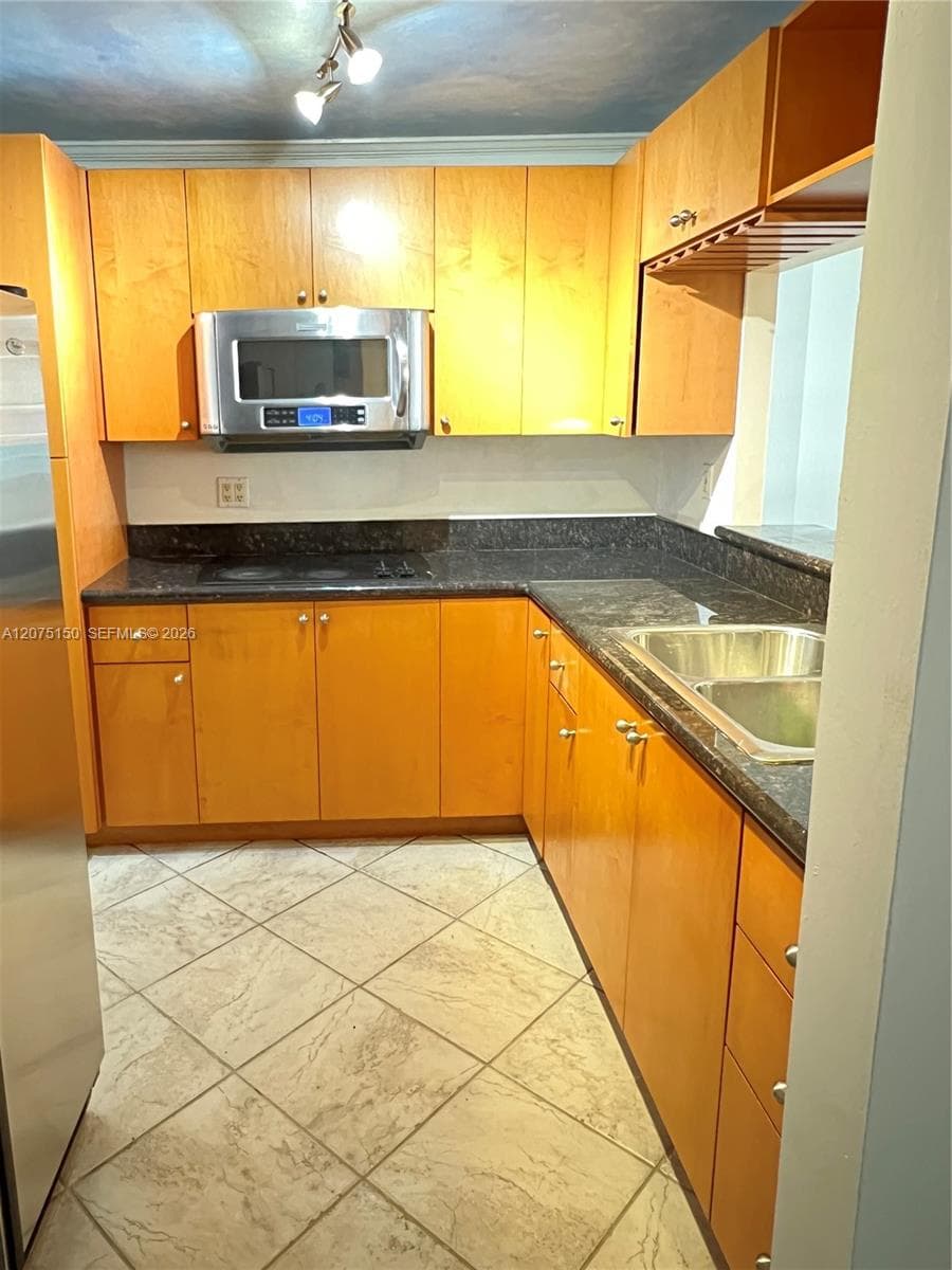 IMPERIAL TOWERS NORTH · #640 in Hallandale Beach - Photo 38