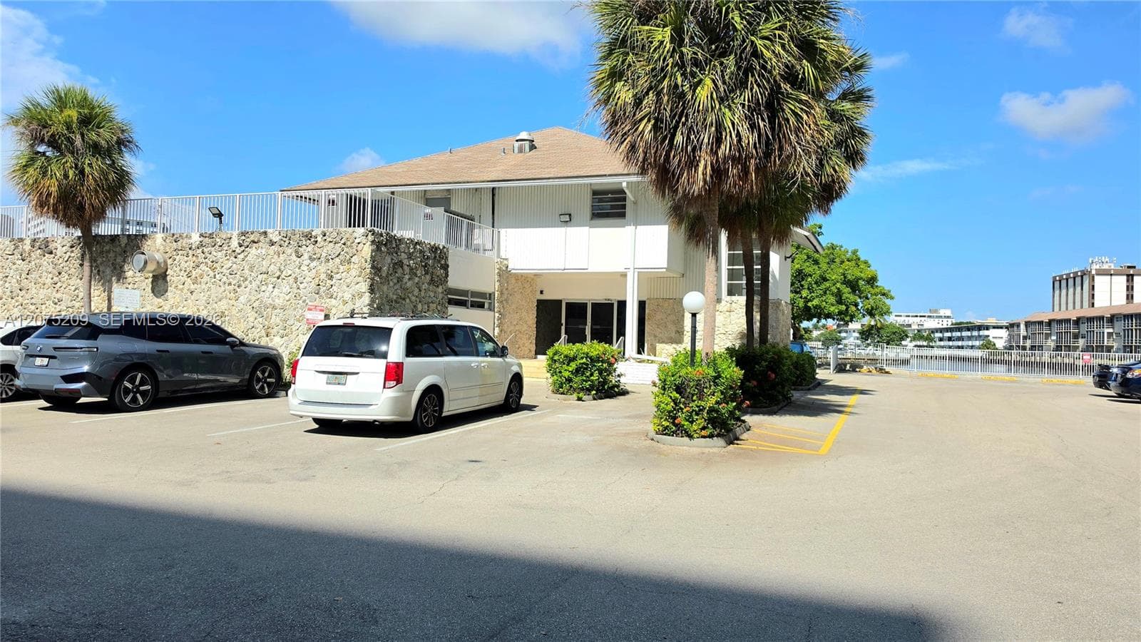 PLAZA TOWERS SOUTH CONDO · #202 in Hallandale Beach - Photo 30