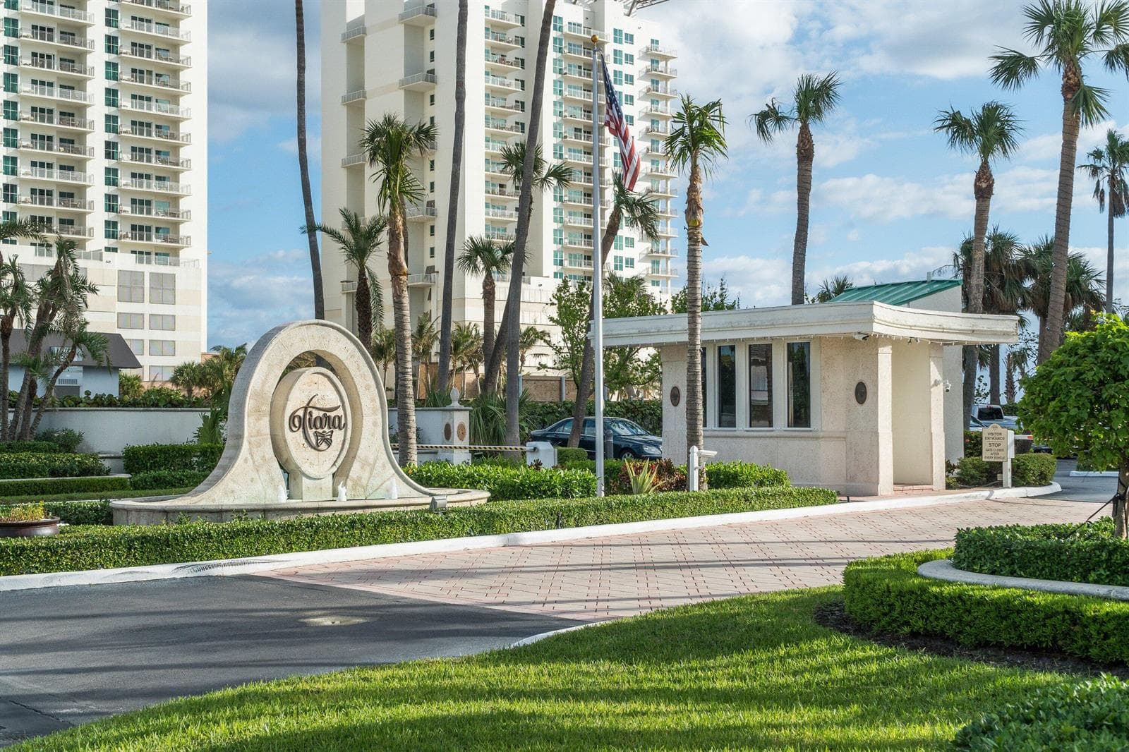 tiara-condominium-gated-entrance-20
