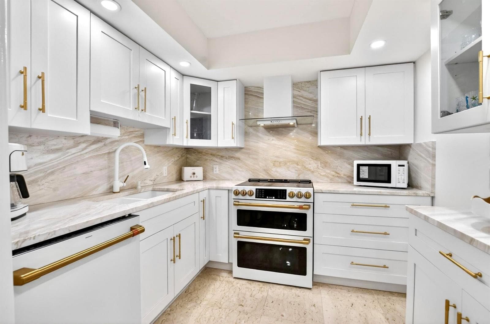 GOURMET KITCHEN