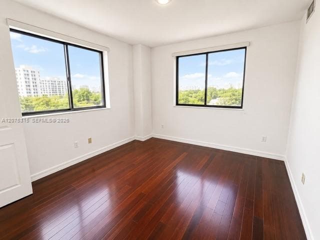 KEYSTONE PARK CONDO · #901 in Miami - Photo 4