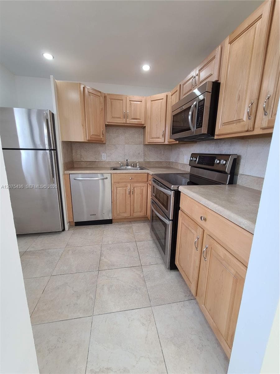 JEFFERSON PLAZA CONDO · #303 in Miami Beach - Photo 13