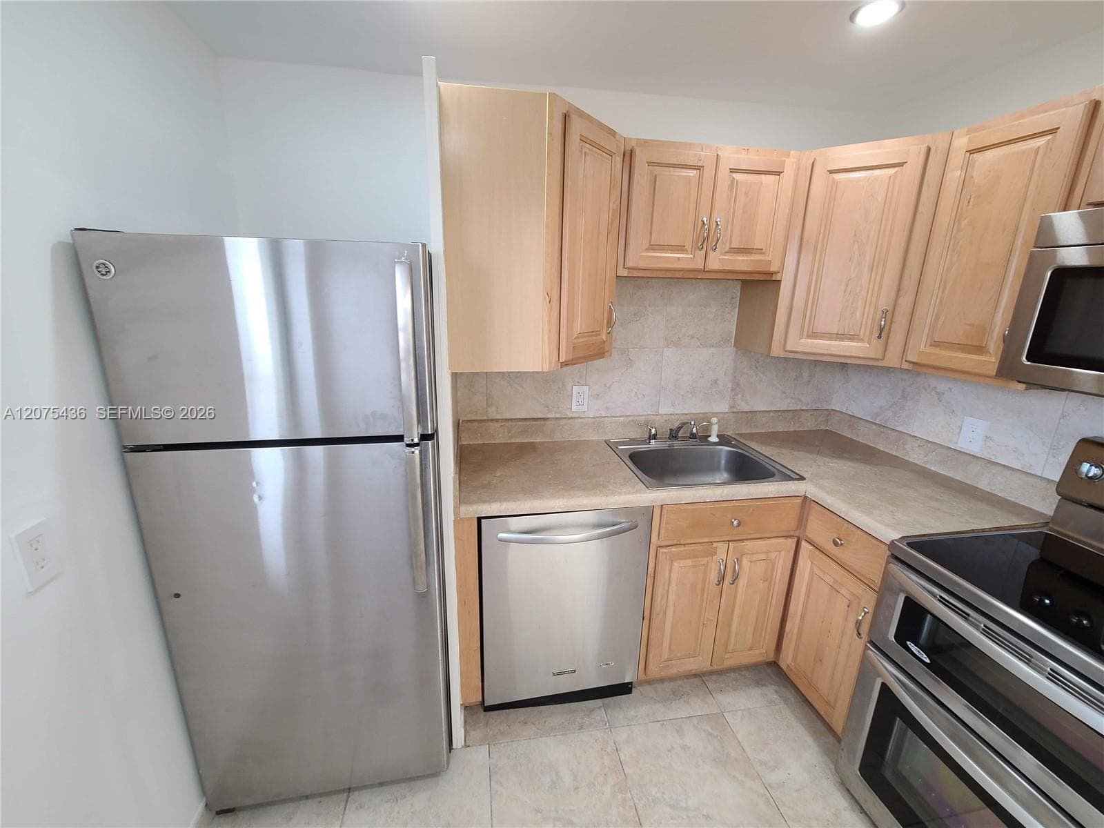 JEFFERSON PLAZA CONDO · #303 in Miami Beach - Photo 16