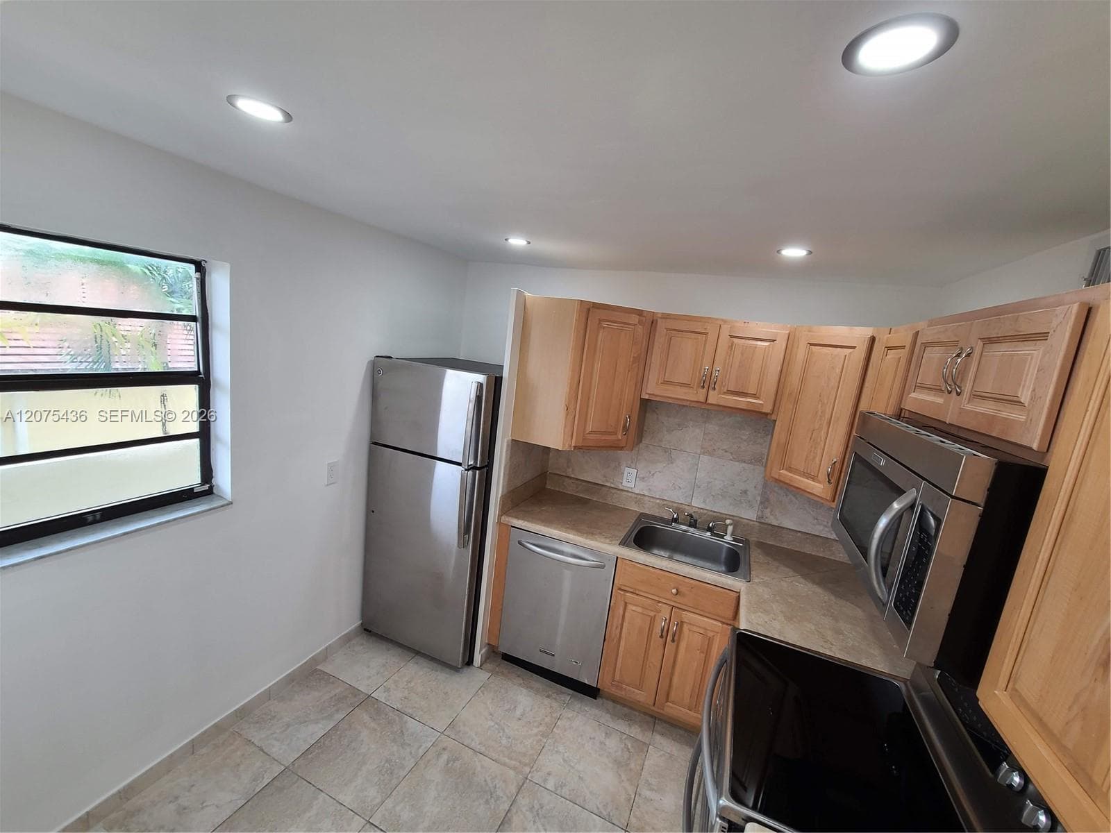 JEFFERSON PLAZA CONDO · #303 in Miami Beach - Photo 14