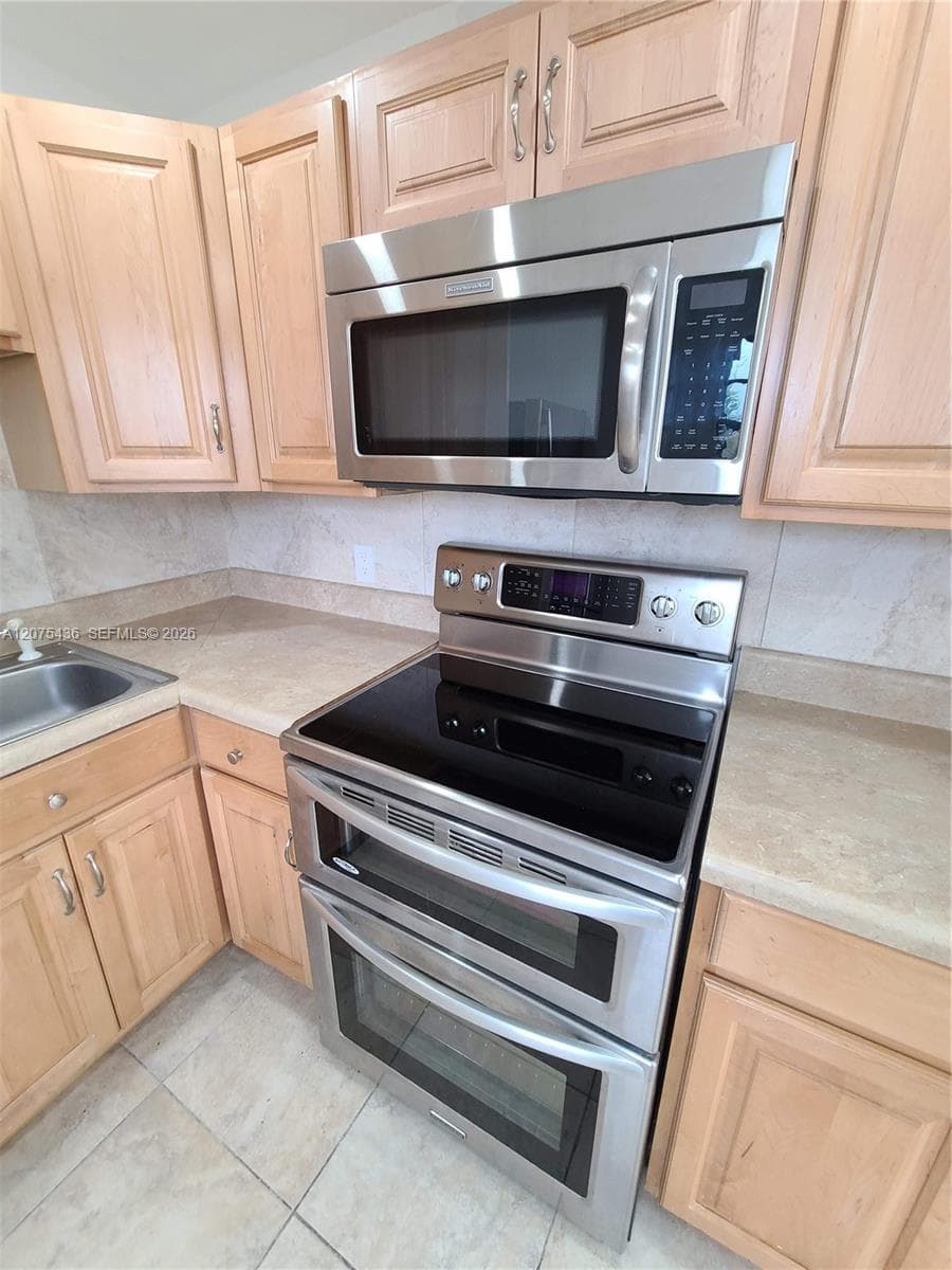 JEFFERSON PLAZA CONDO · #303 in Miami Beach - Photo 18