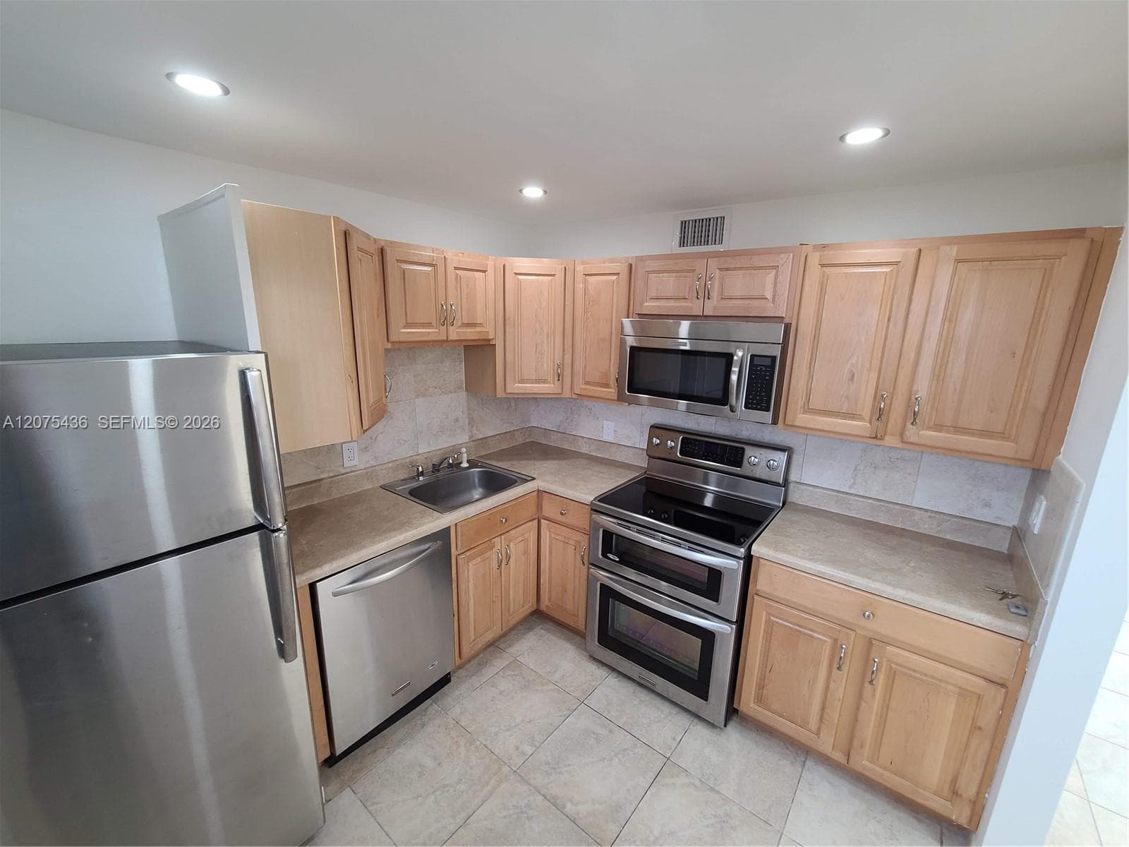 JEFFERSON PLAZA CONDO · #303 in Miami Beach - Photo 15
