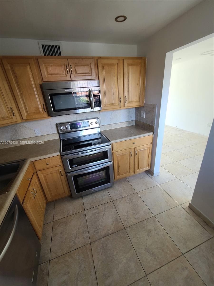 JEFFERSON PLAZA CONDO · #303 in Miami Beach - Photo 19