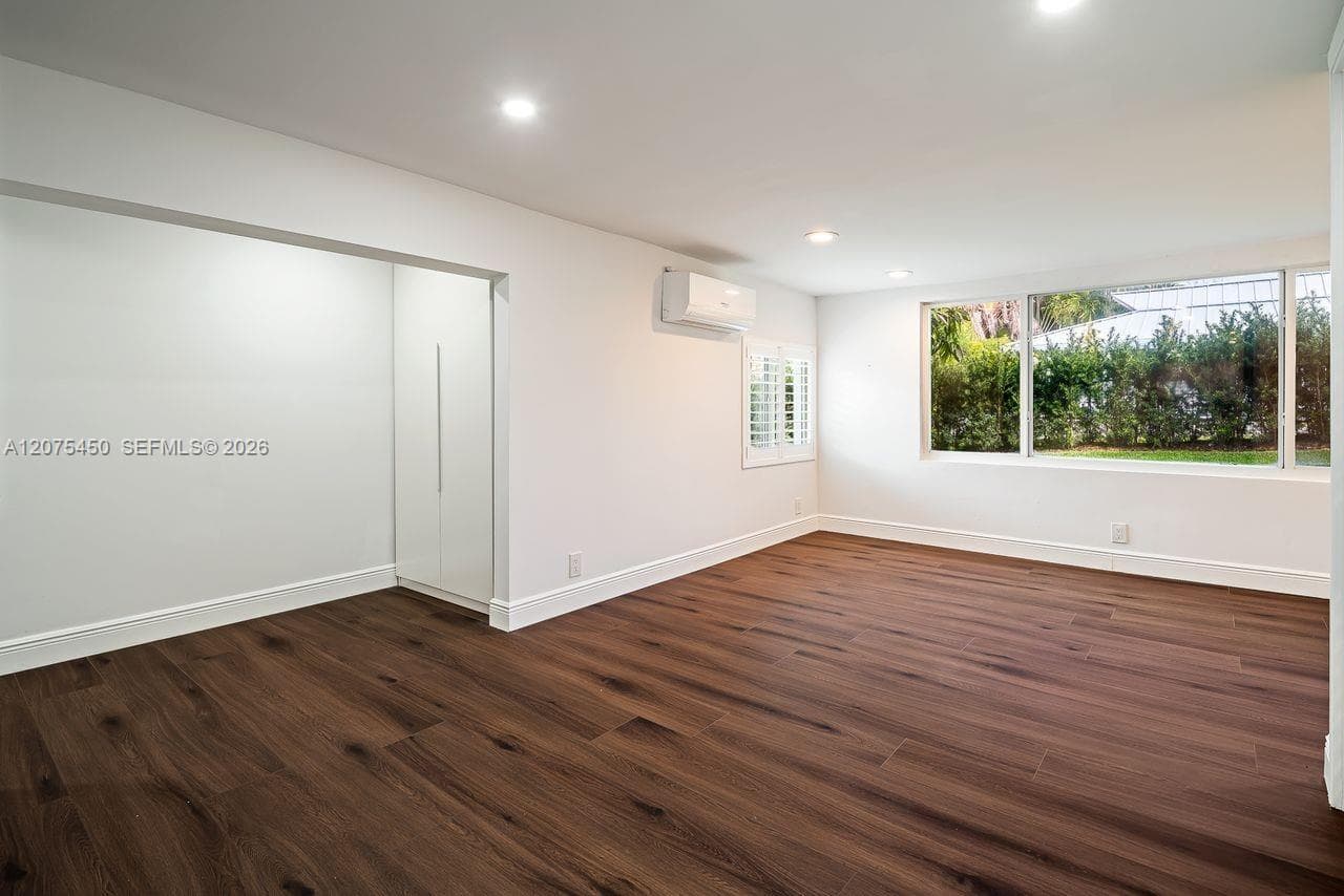 669 S Mashta Dr photo 32