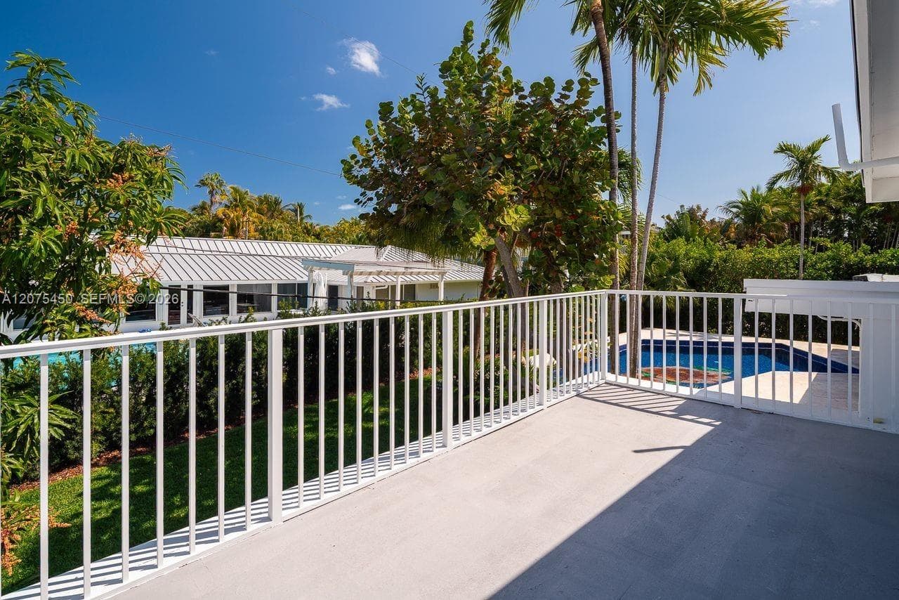 669 S Mashta Dr photo 40