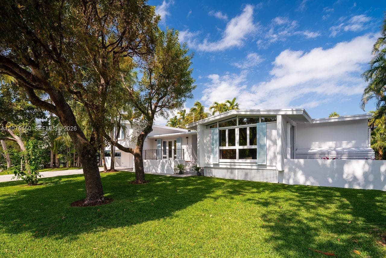 669 S Mashta Dr photo 4