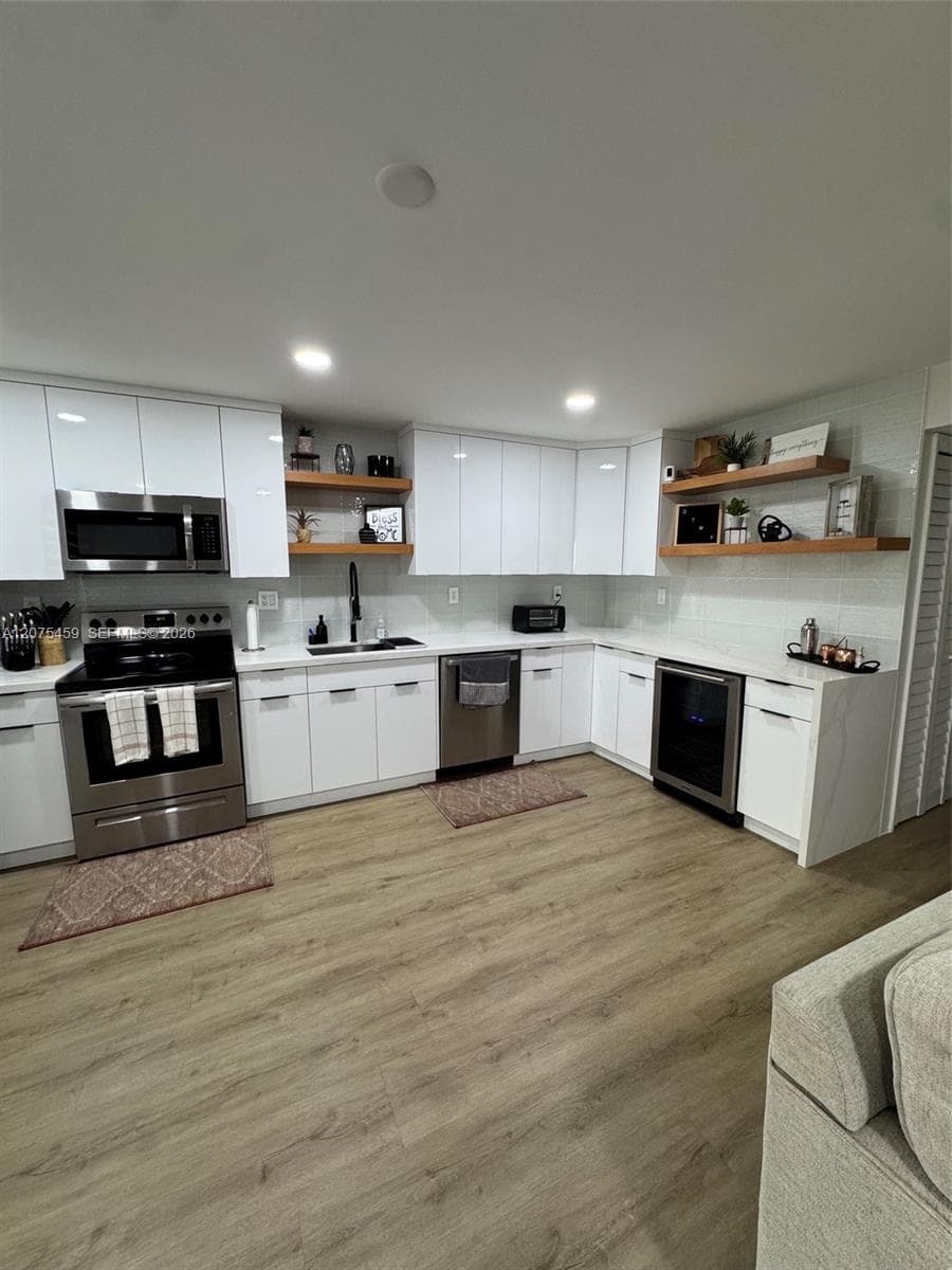 BAY PLACE CONDO · #402 in Hallandale Beach - Photo 3