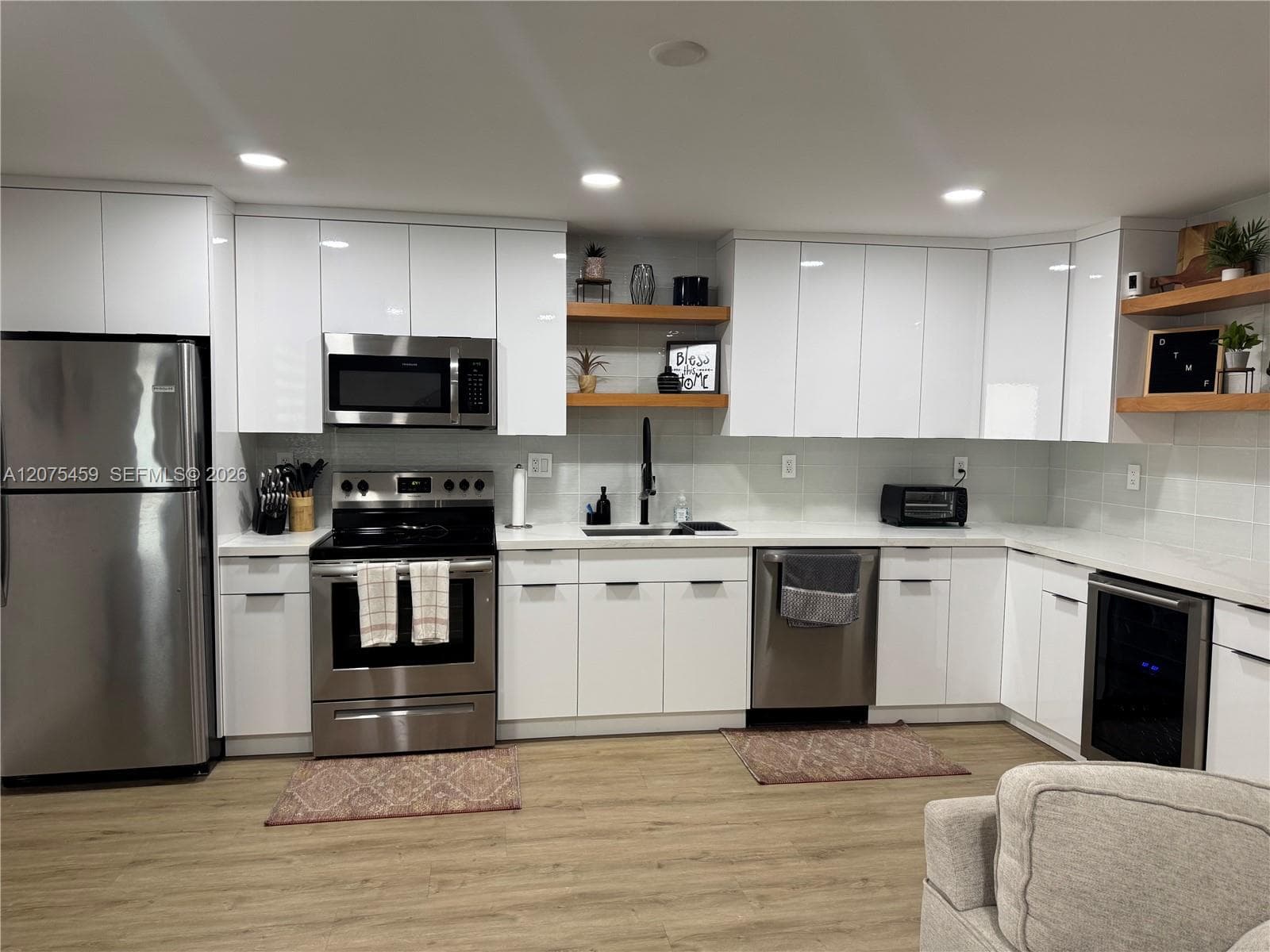 BAY PLACE CONDO · #402 in Hallandale Beach - Photo 1