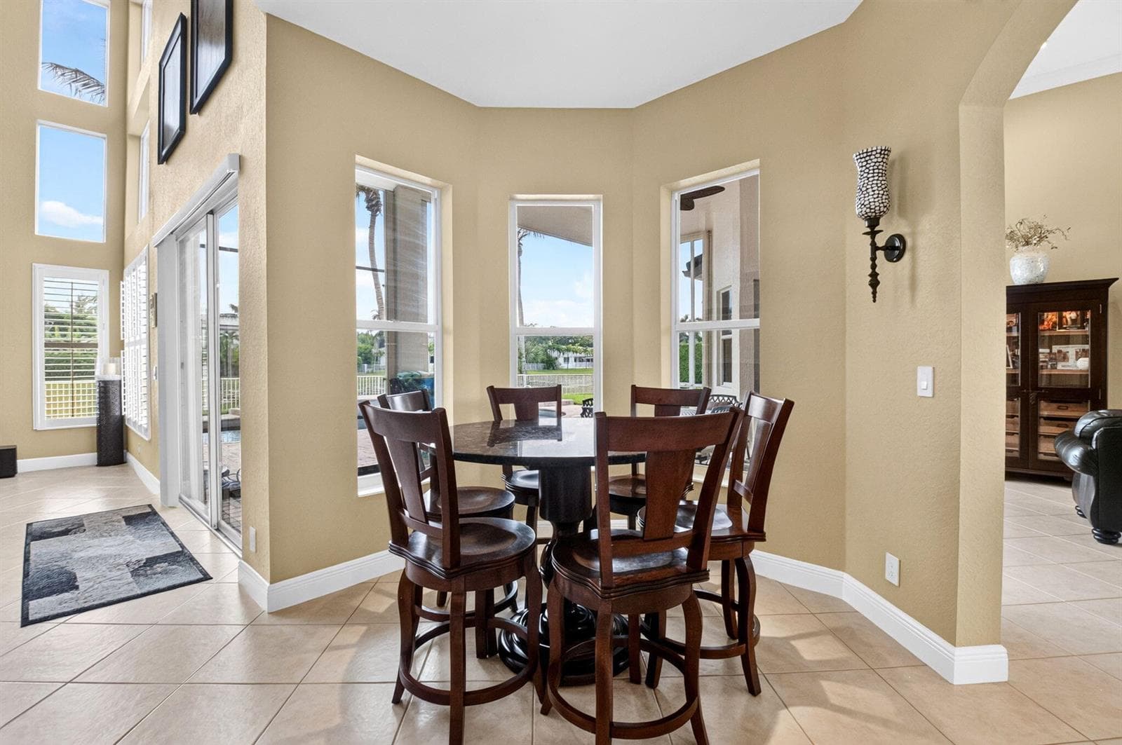 Eat-in Kitchen Area