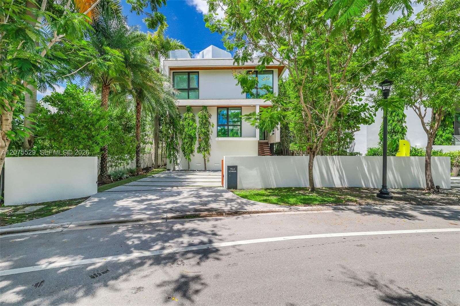 288 Palm Ave photo 2