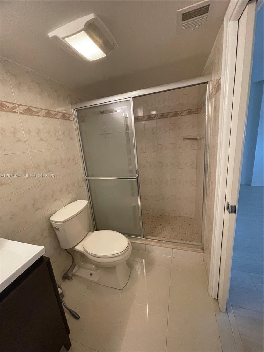 LINDAL APTS CONDO · #401 in Hallandale Beach - Photo 42