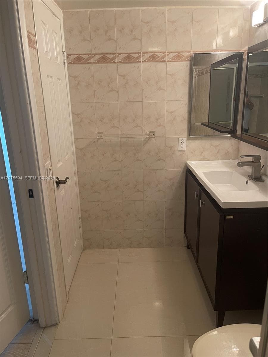 LINDAL APTS CONDO · #401 in Hallandale Beach - Photo 43