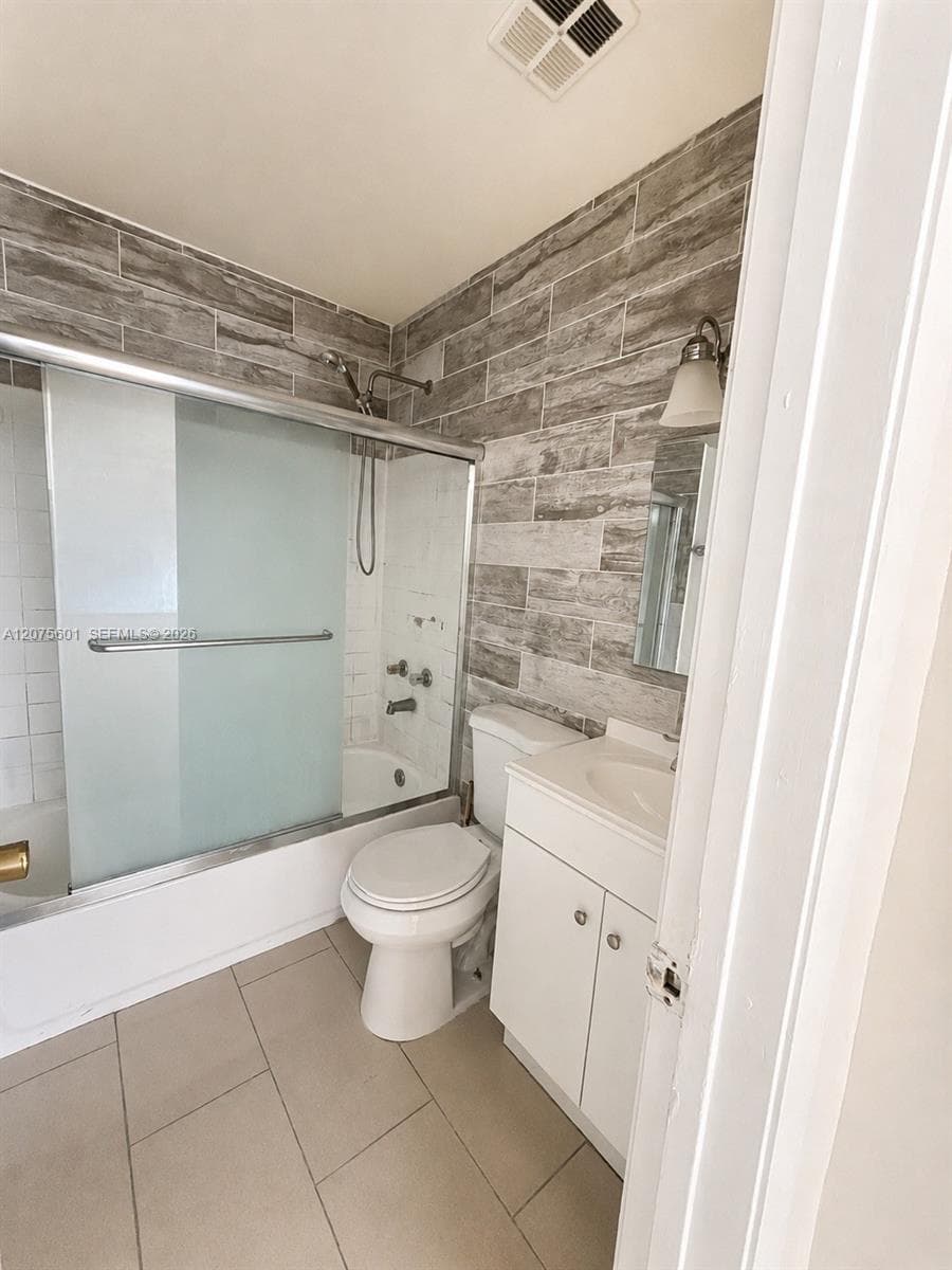 LAKE & TENNIS VILLAS PH 1 · #924 in Miami - Photo 3