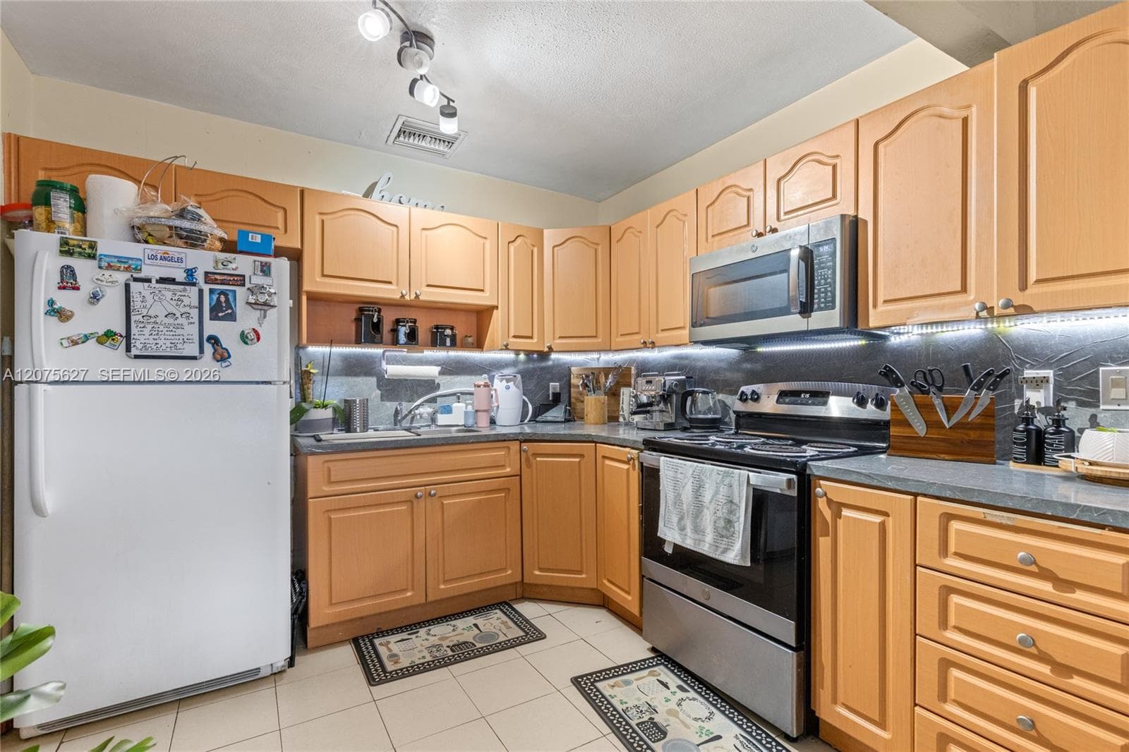 755 Harem Ave photo 2