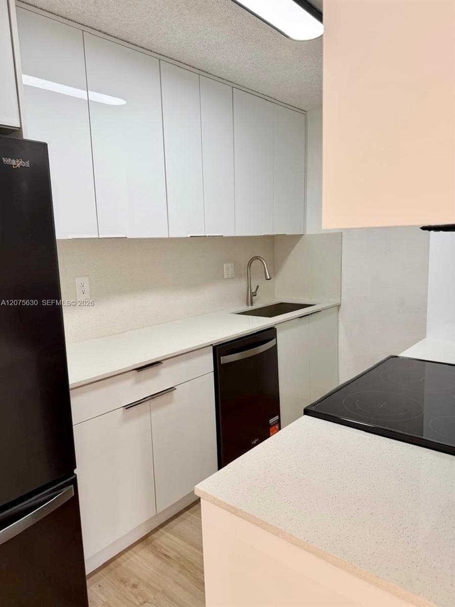 HALF MOON TOWERS CONDO · #413 in Miami - Photo 16