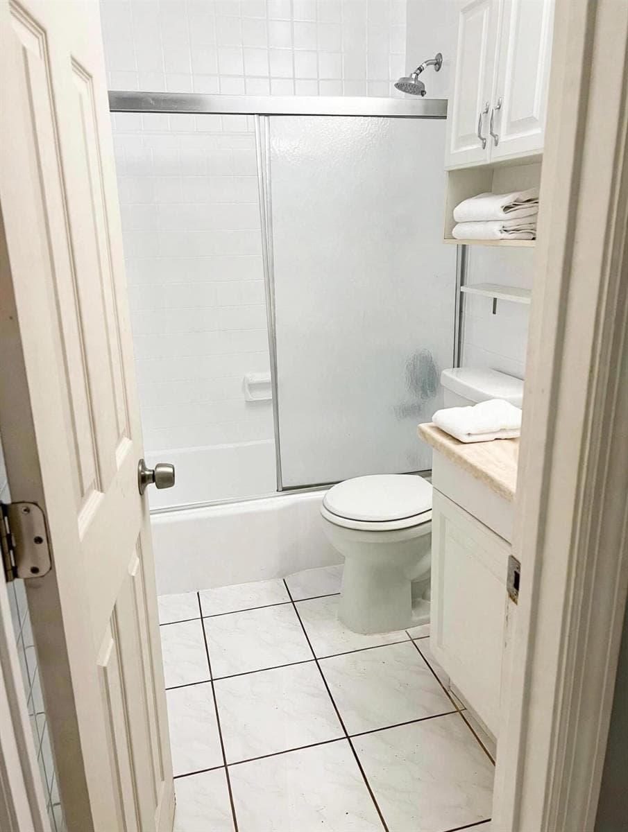 bright_bathroom_staging