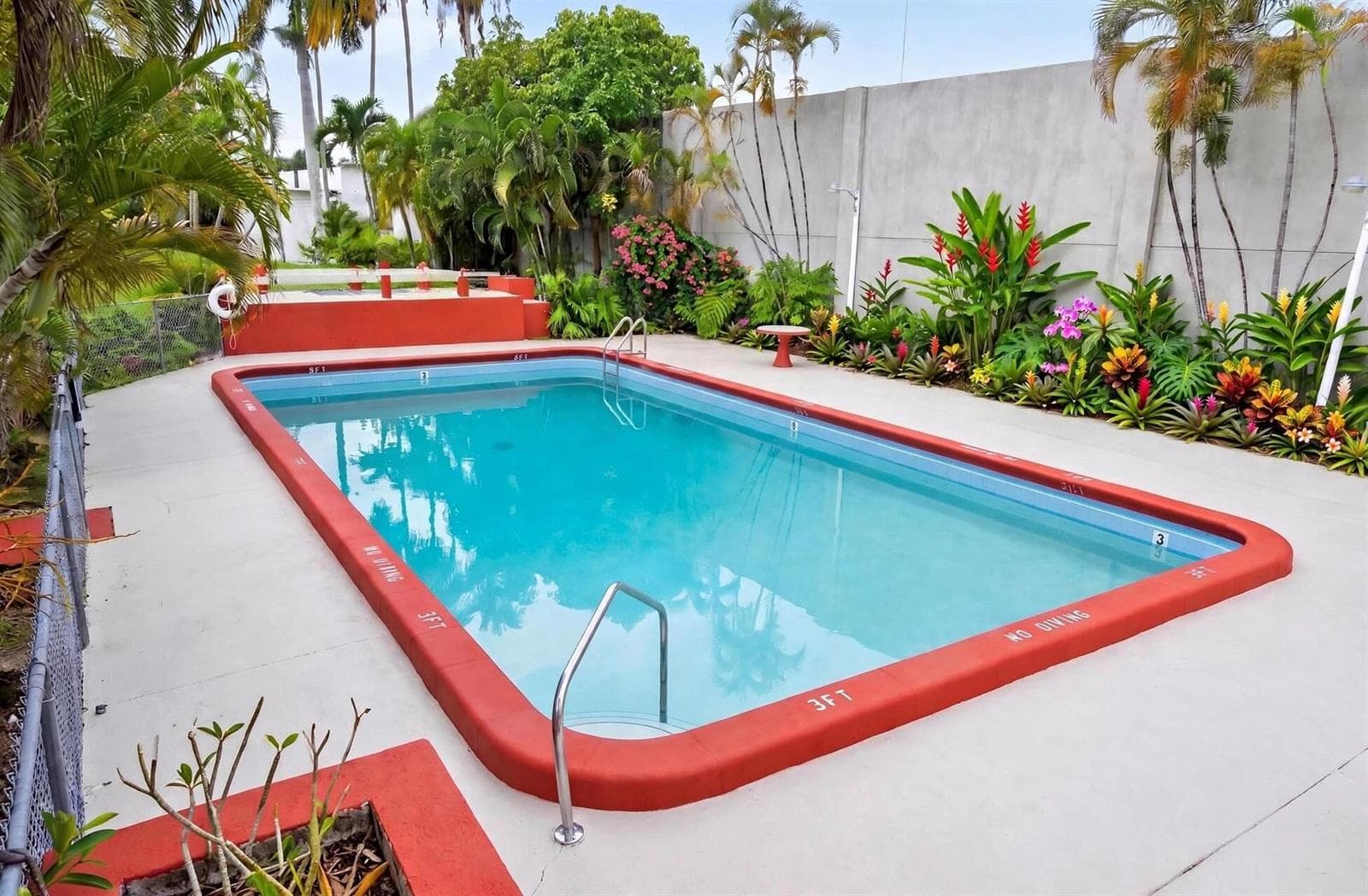 tropical_pool_garden