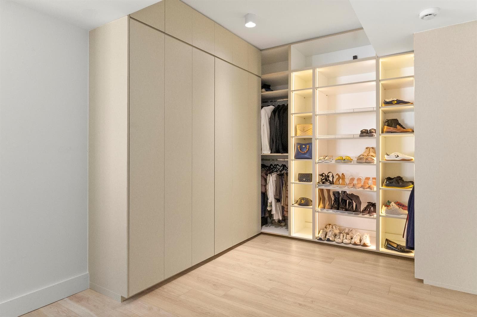 Primary suite closet