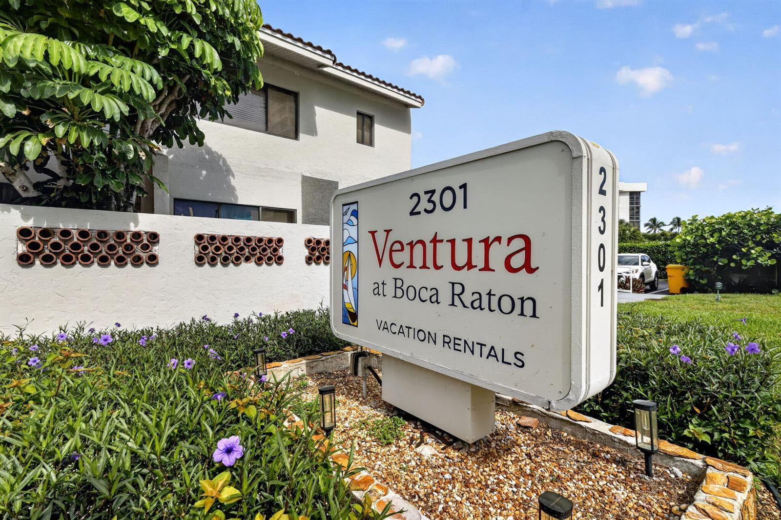 Ventura on West side of A1A