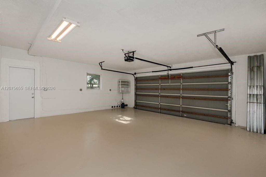 6931 Loch Ness Dr photo 21