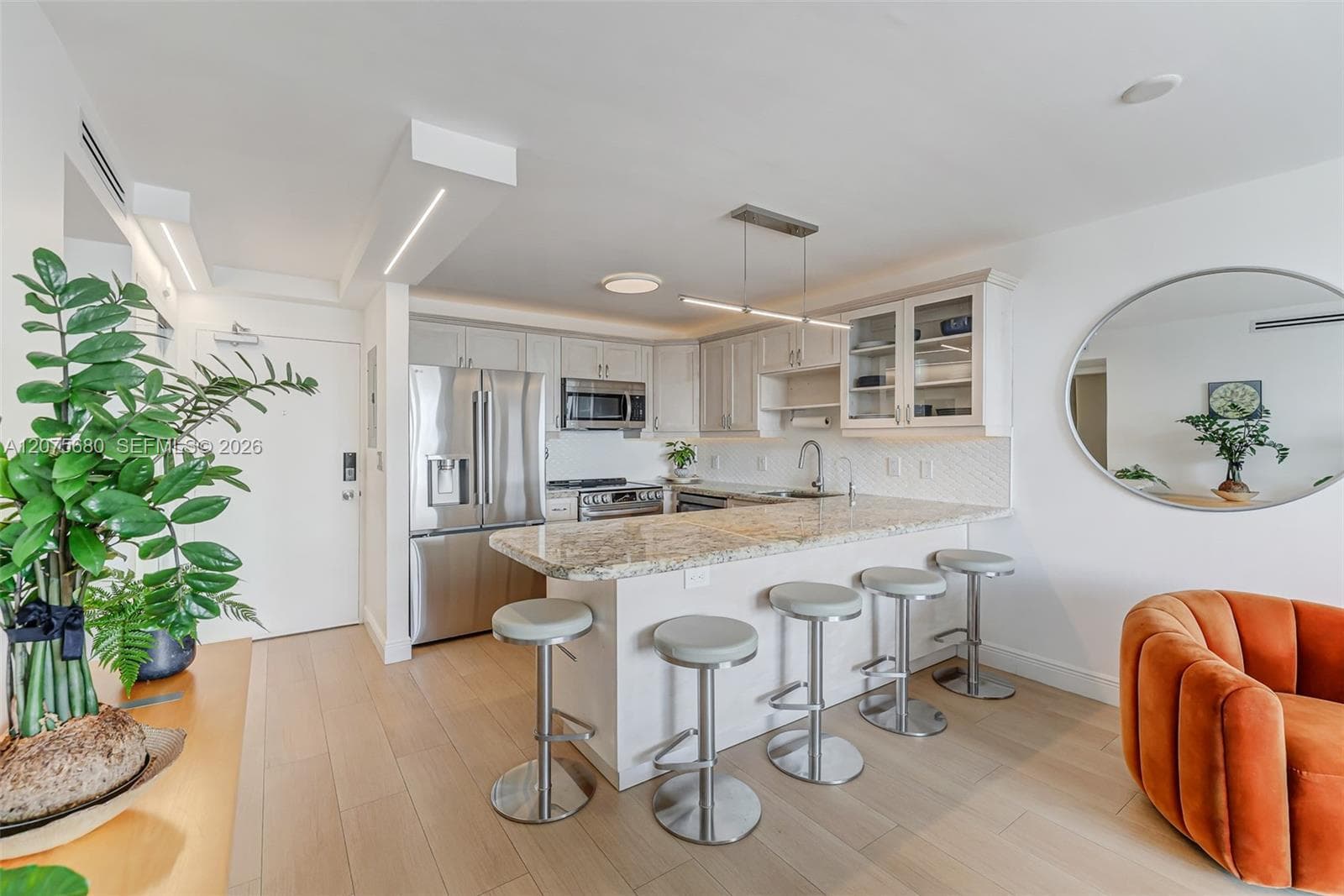THE PRESIDENTIAL CONDO · #903 in Miami Beach - Photo 1