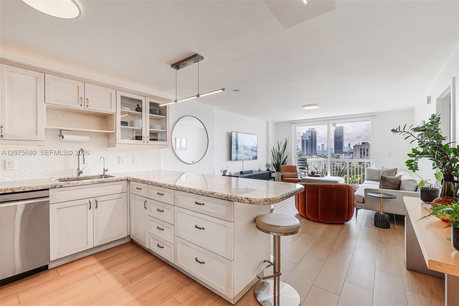 THE PRESIDENTIAL CONDO · #903 in Miami Beach - Photo 5