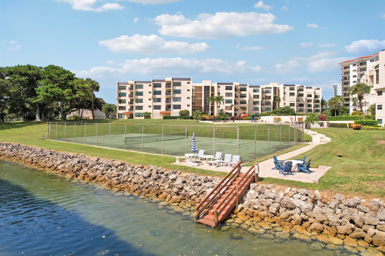 372 Golfview Rd 403