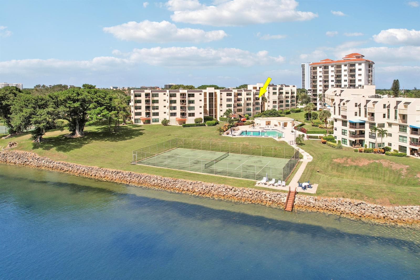 372 Golfview Rd 403
