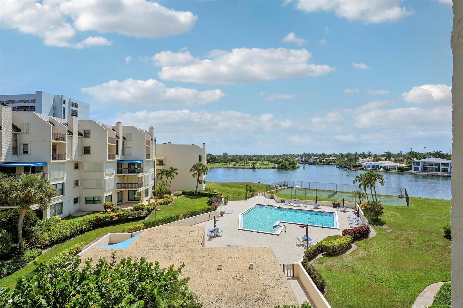 372 Golfview Rd 403