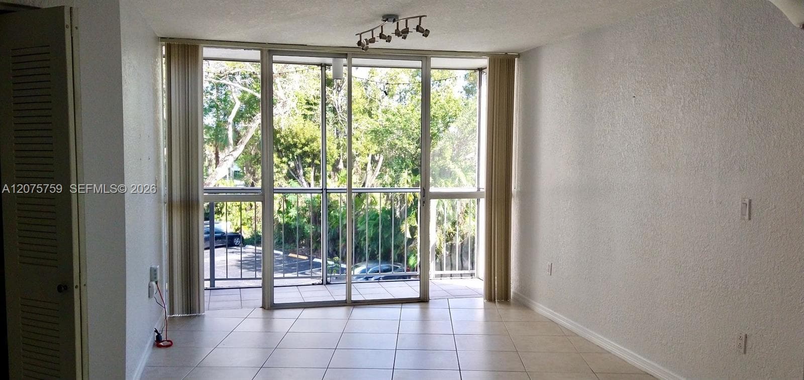 LAS BRISAS COUNTRY CLUB · #F310 in Hialeah - Photo 2