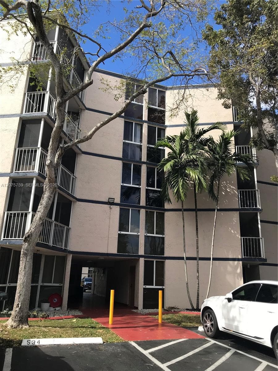 LAS BRISAS COUNTRY CLUB · #F310 in Hialeah - Photo 1