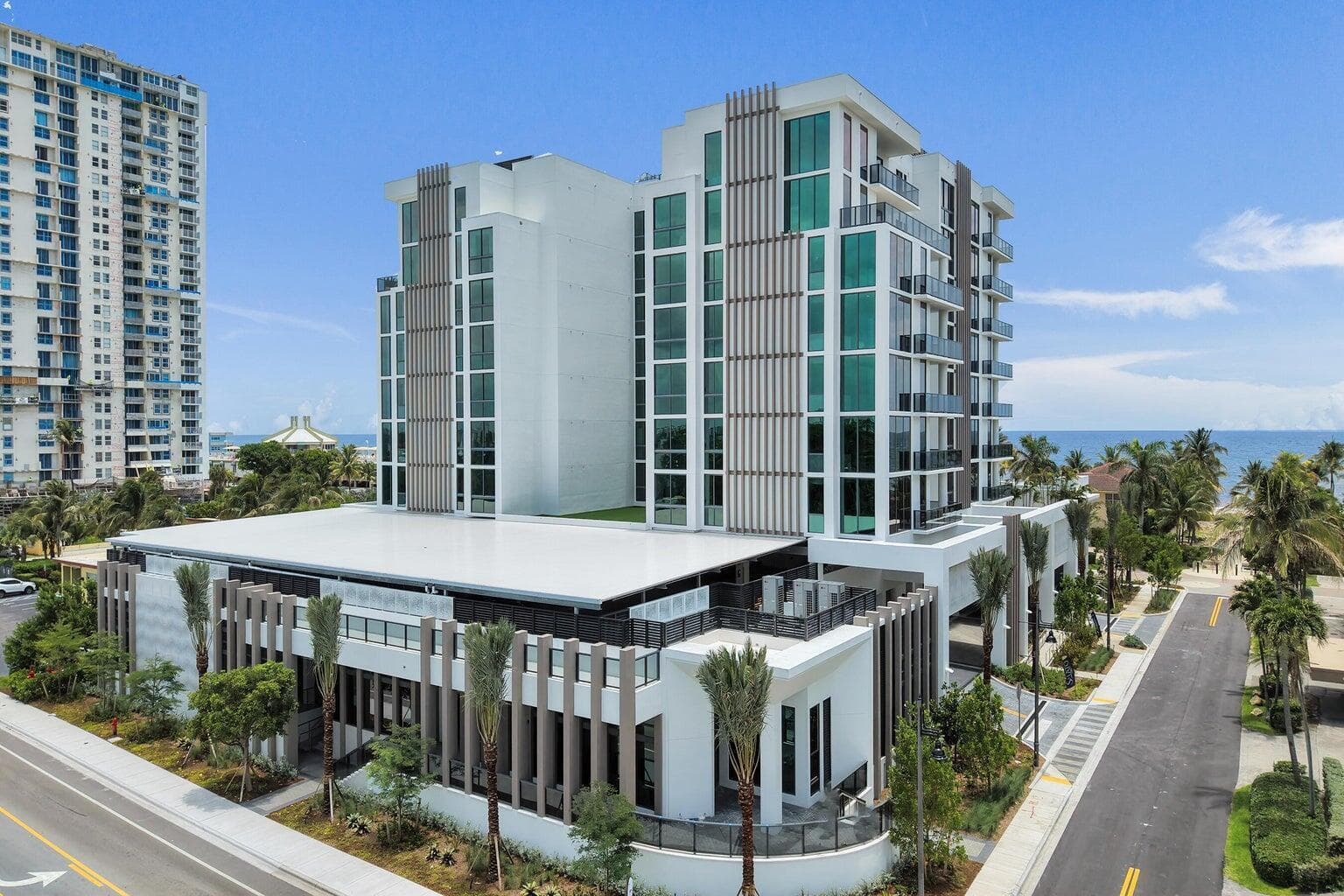Salato Exterior 18