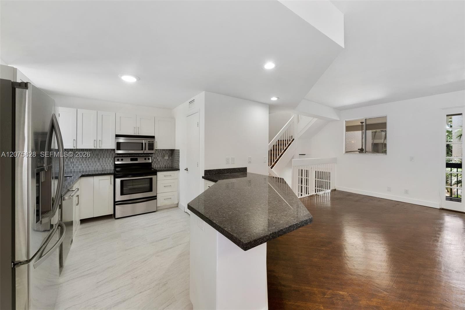 1401 NE 9th St #26 photo 2