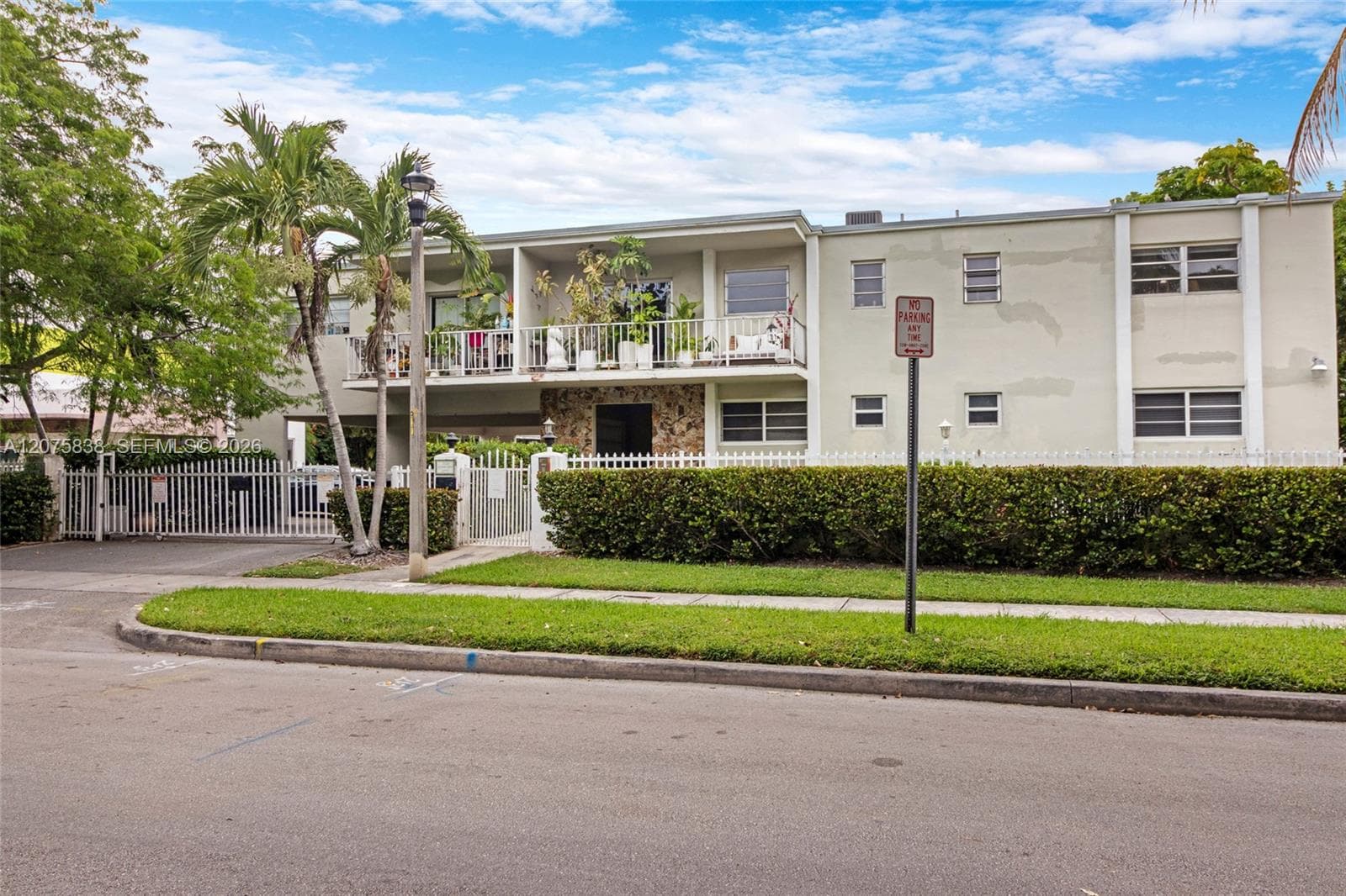 JEFFERSON GARDENS CONDO · #8 in Miami Beach - Photo 1