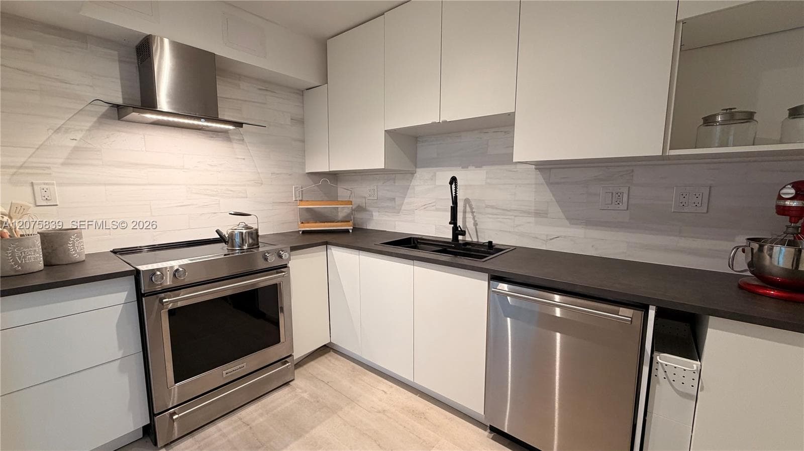 Arlen House · #431 in Sunny Isles Beach - Photo 6