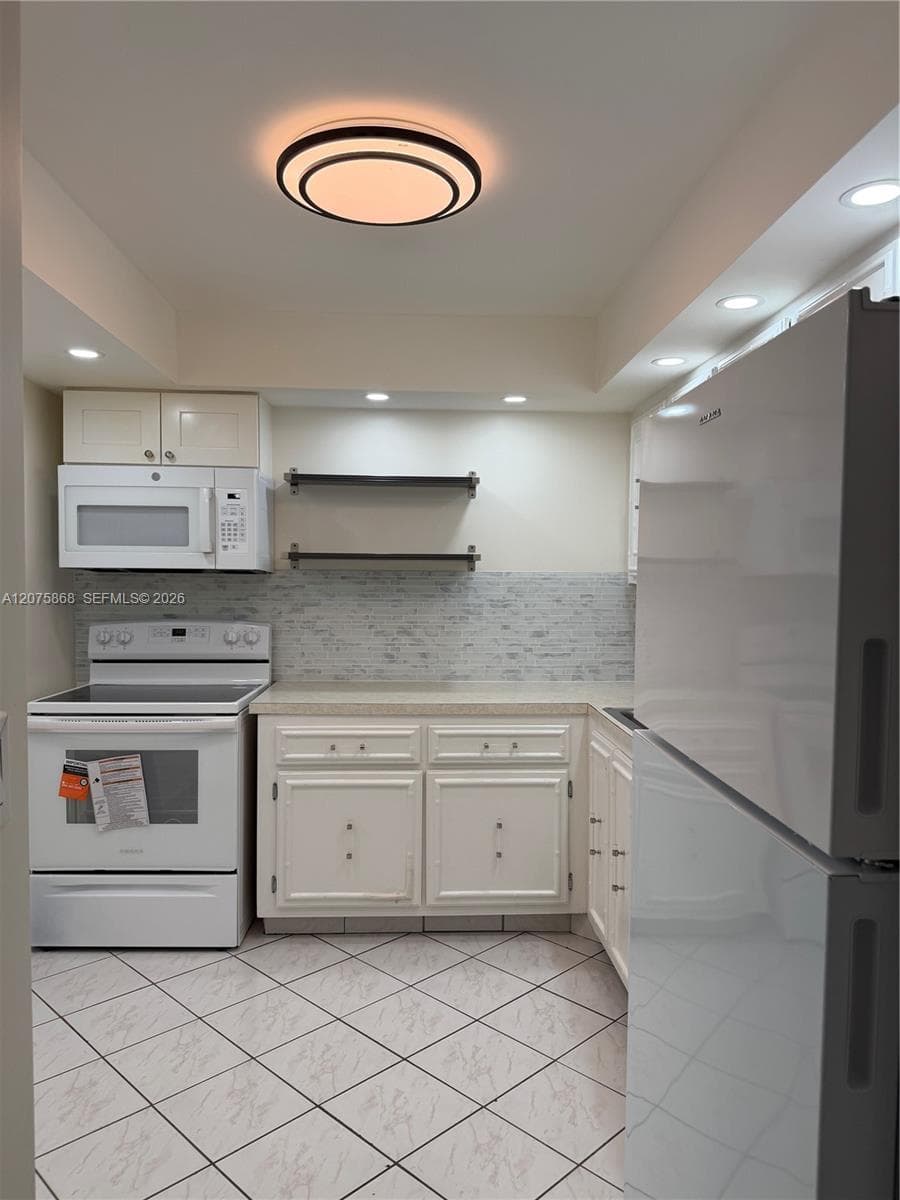 DESOTO PARK CONDO · #407 in Hallandale Beach - Photo 7